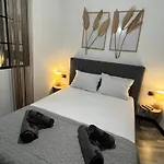 & Traky, Saint Vlas, улица черно море 12 Apartman