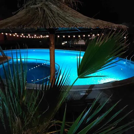 & Traky, Saint Vlas, улица черно море 12 Daire *