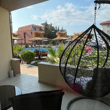 Daire & Traky, Saint Vlas, улица черно море 12 *